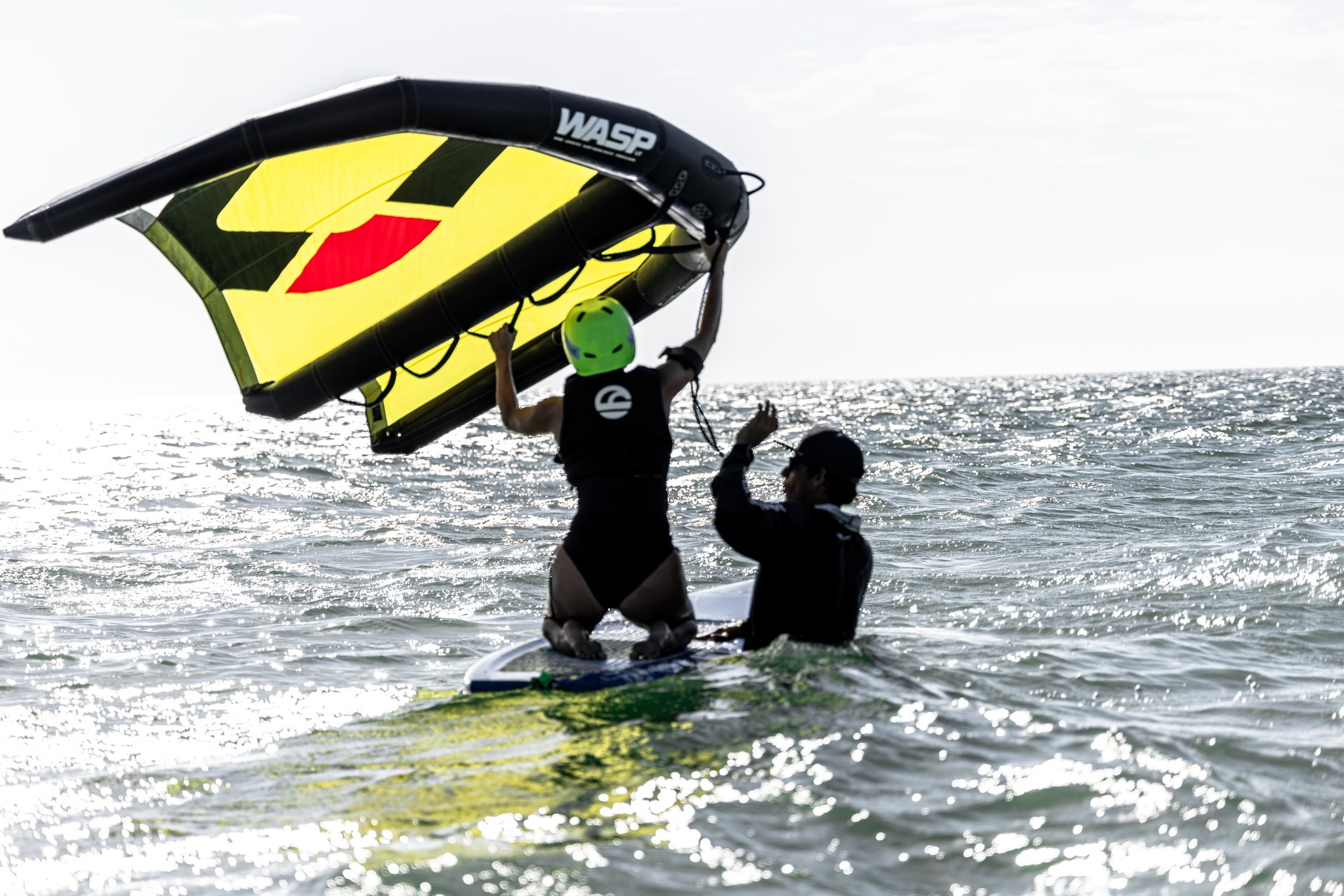 Cómo empezar wingfoil desde cero: guía completa para principiantes